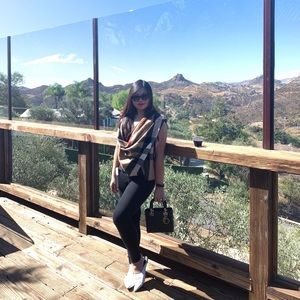 Meet your Posher, Youly